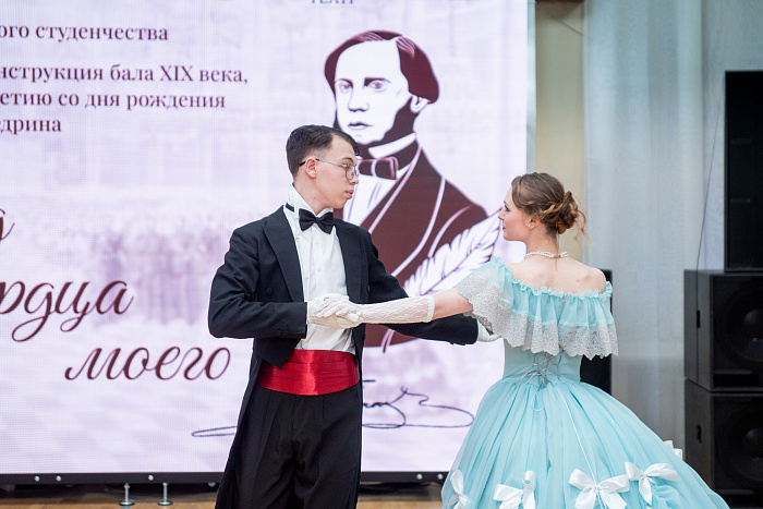 В Кирове состоялся бал для лучших студентов Приволжского округа.