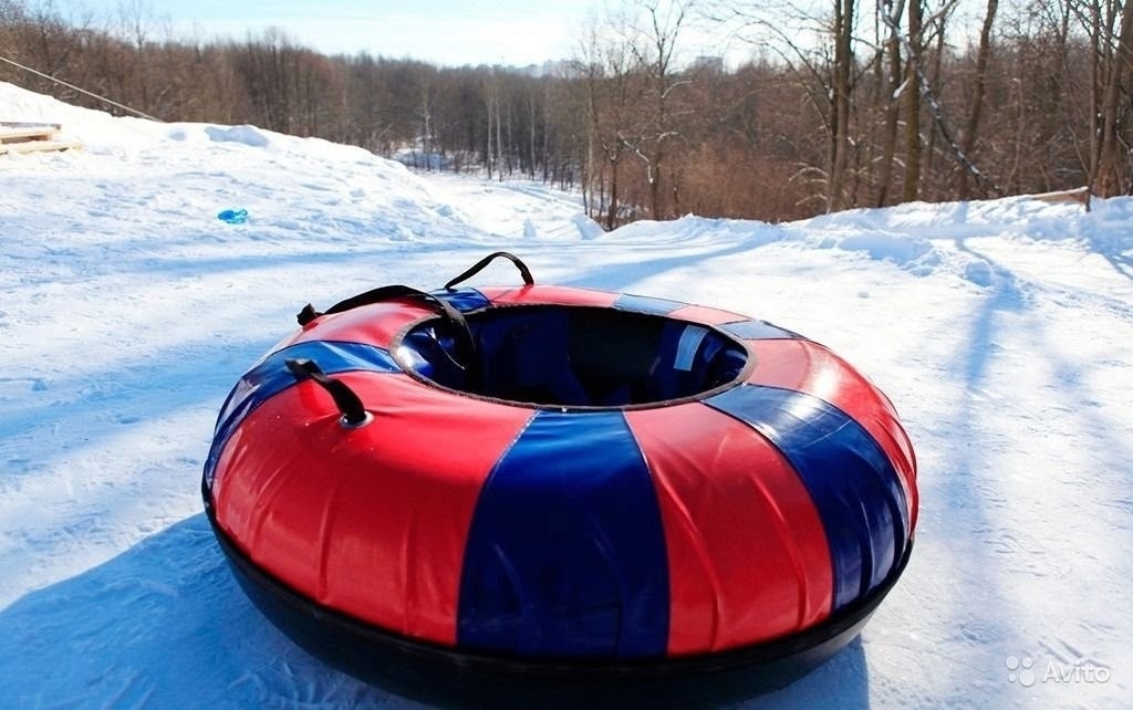 Госавтоинспекция предупредила о штрафах за катание на «ватрушках» с машин.